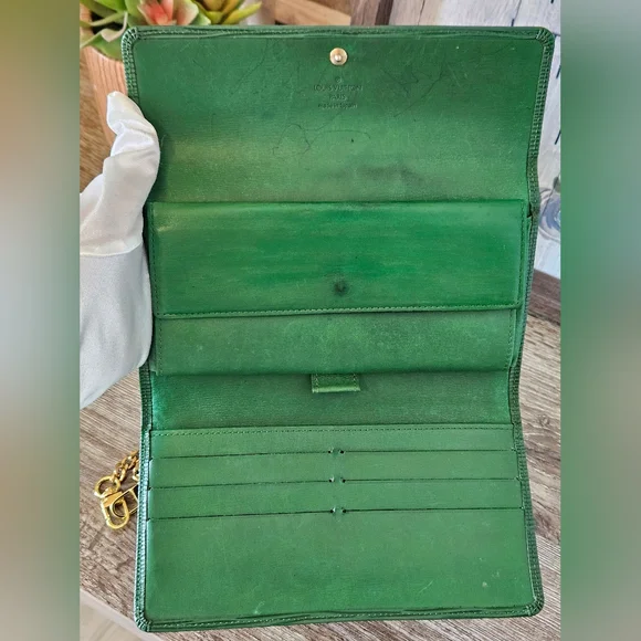 LV Louis Vuitton Green Epi Long Wallet with Elegant Crossbody Chain - Picture 6 of 14